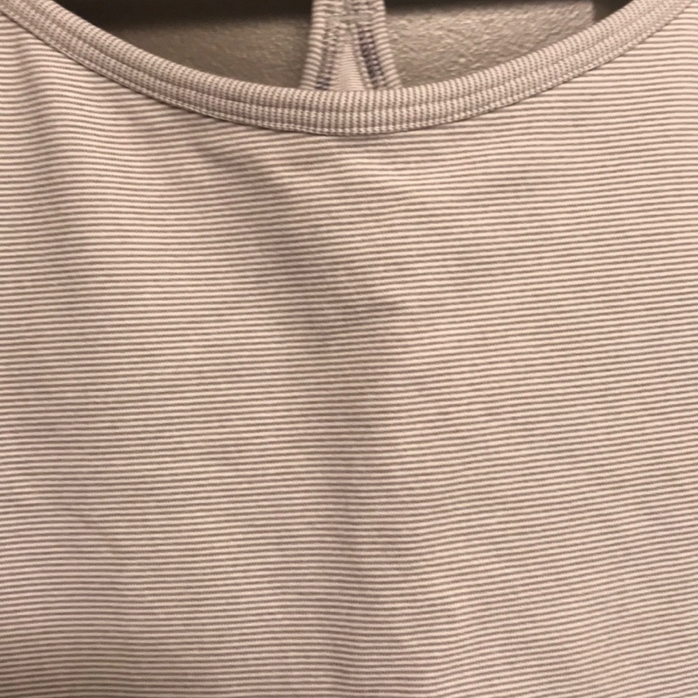 Lululemon padded workout tank - Picture 4 of 4